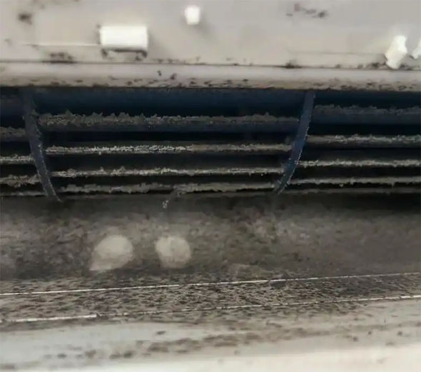 抚远空调吹的风有股烧焦味是怎么回事